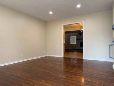 Main picture of 8606 Holiday Dr