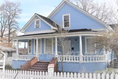 Main picture of 46 W 10th St