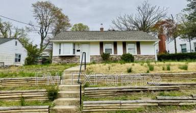 Main picture of 806 Carson Ave