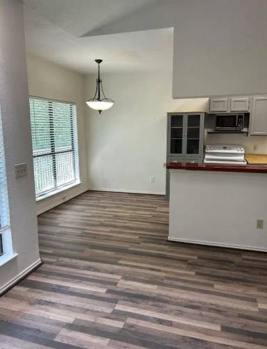 Main picture of Oaks On The Bend Condos