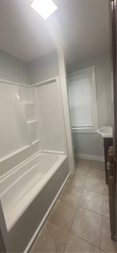 Main picture of 31 Leslie St