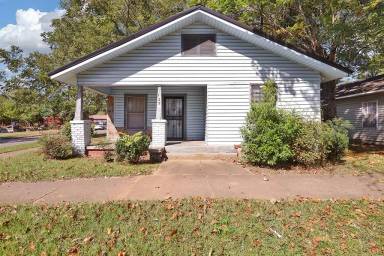 Main picture of 129 W 22nd St