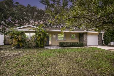 Main picture of 1105 Admiral Rd