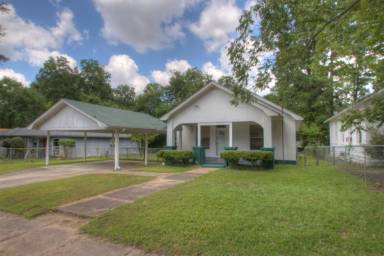 Main picture of 2604 Hickory St