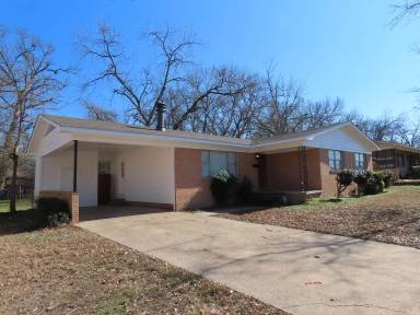 Main picture of 2022 S Boldt Ave