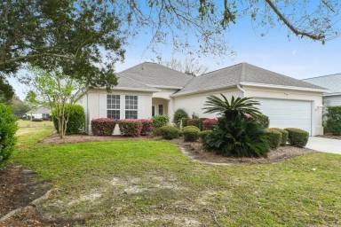 Main picture of 28 Hampton Cir