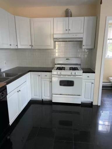 Main picture of 24 Carlmark St