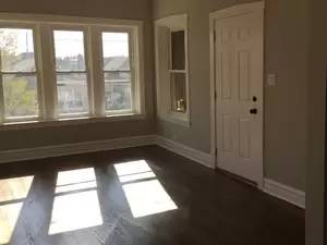 Main picture of 5728 W Melrose St