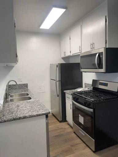 Main picture of 1645 N Winona