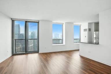 Main picture of 435 W Grand Ave