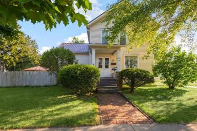 Main picture of 637 Main St