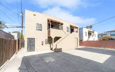 Main picture of 2039 1/2 Cedar Ave
