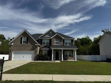 Main picture of 949 Oak Crest Dr