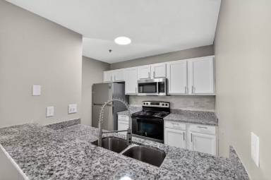 Main picture of 718 Green St