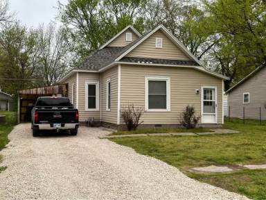 Main picture of 525 E 22nd St