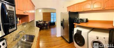 Main picture of 7 NE 47th St