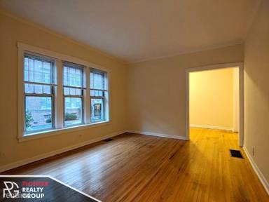 Main picture of 620-28 W Barry Ave