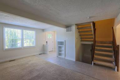 Main picture of 831 Comer Sq