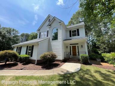 Main picture of 105 E Clarksville Ct