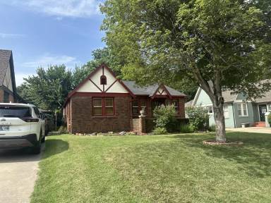 Main picture of 2028 NW 22nd St