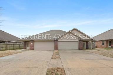 Main picture of 1667 N Evening Shade Dr