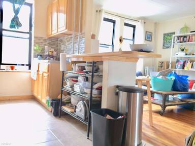 Main picture of 284 E 31st St