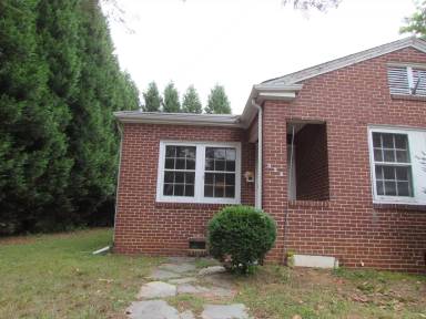 Main picture of 324 W McCubbins St