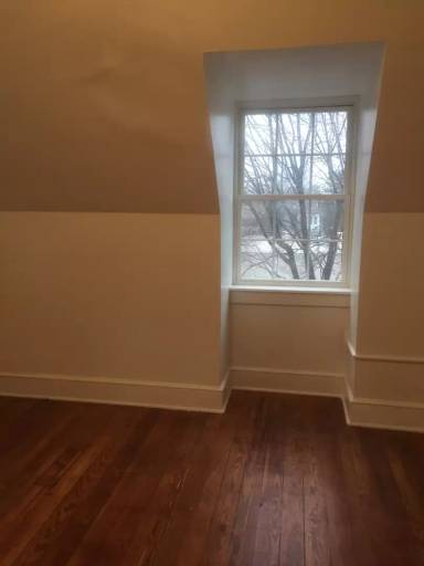 Main picture of 105 W Jackson St