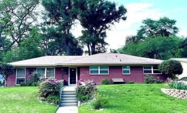 Main picture of 1426 Westfield St