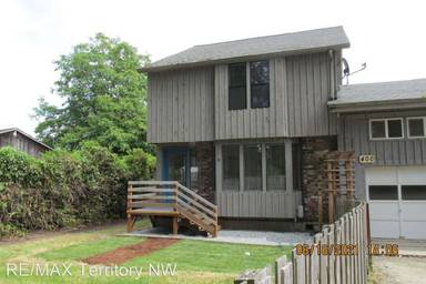 Main picture of 400 Caroline St