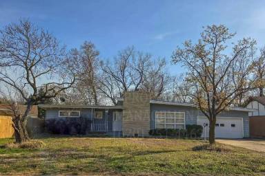 Main picture of 2203 W 4th St