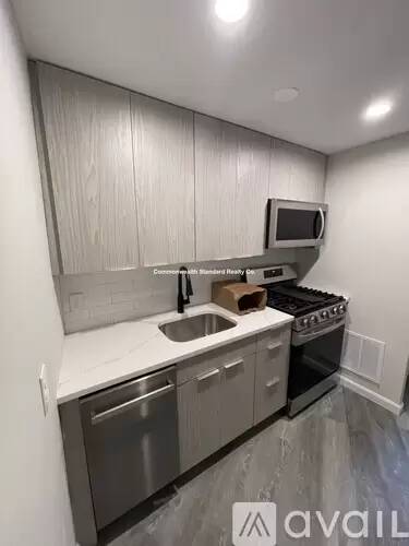 Main picture of 125 Salem St