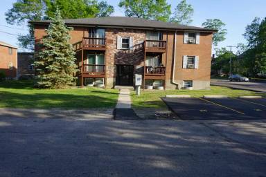 Main picture of 49 W Elm Ter