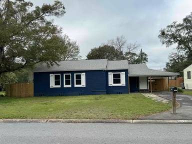 Main picture of 107 SE Syrcle Dr