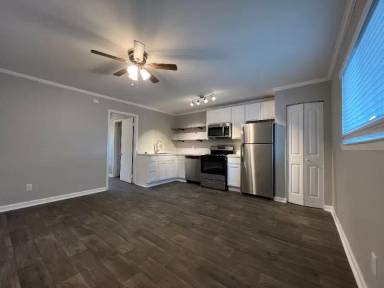 Main picture of 1505 W Lovers Ln