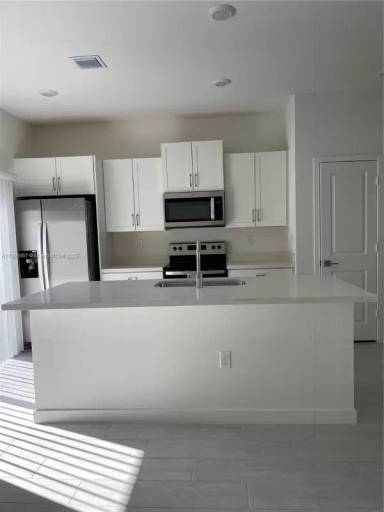 Main picture of 748 SE 17th St