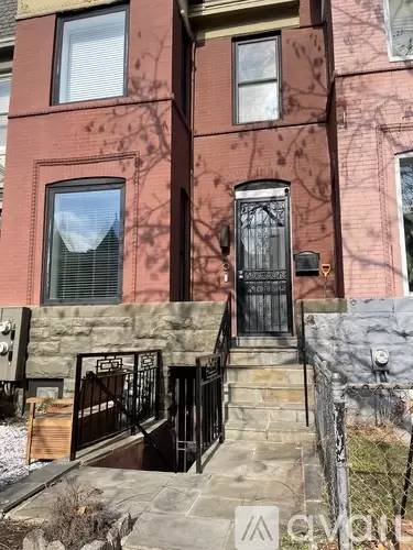 Main picture of 48 Q St NE