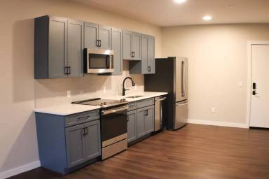 Main picture of 400 N Main St