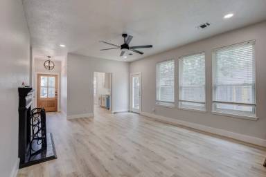 Main picture of 3948 Overlake Dr
