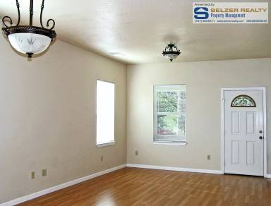 Main picture of 1032 W Standley St