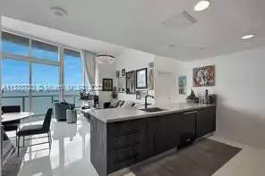 Main picture of Onyx On the Bay