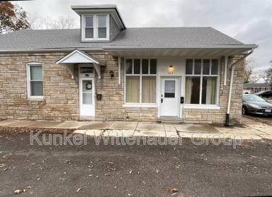 Main picture of 102 S Alton St