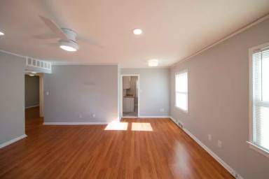 Main picture of 2924 Wolcott St