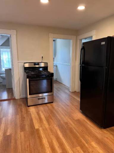Main picture of 551 Howe St