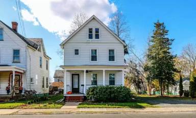 Main picture of 192 S Main St