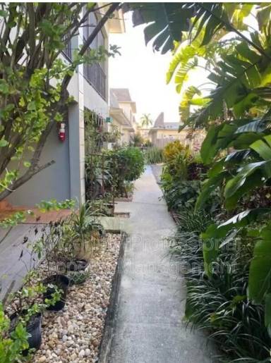 Main picture of 2452 Taylor St