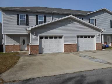Main picture of 765 Pine Alley St