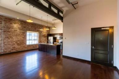 Main picture of 107 N Detroit Ave