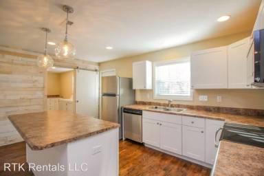 Main picture of 701 Hunt Ave