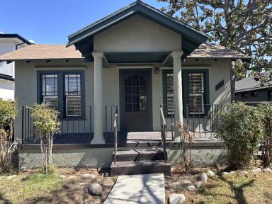 Main picture of 930 N Fairview St